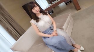 SIRO-4426 THE neat and clean girl Mochijiri cowgirl A neat and clean girl who has been aiming to be a nursery teacher since she was a junior high school student takes a peek into the H world